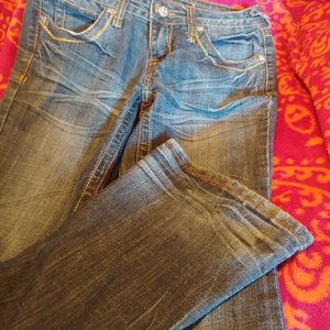 Dollhouse low-rise flaw on lower leg at seam